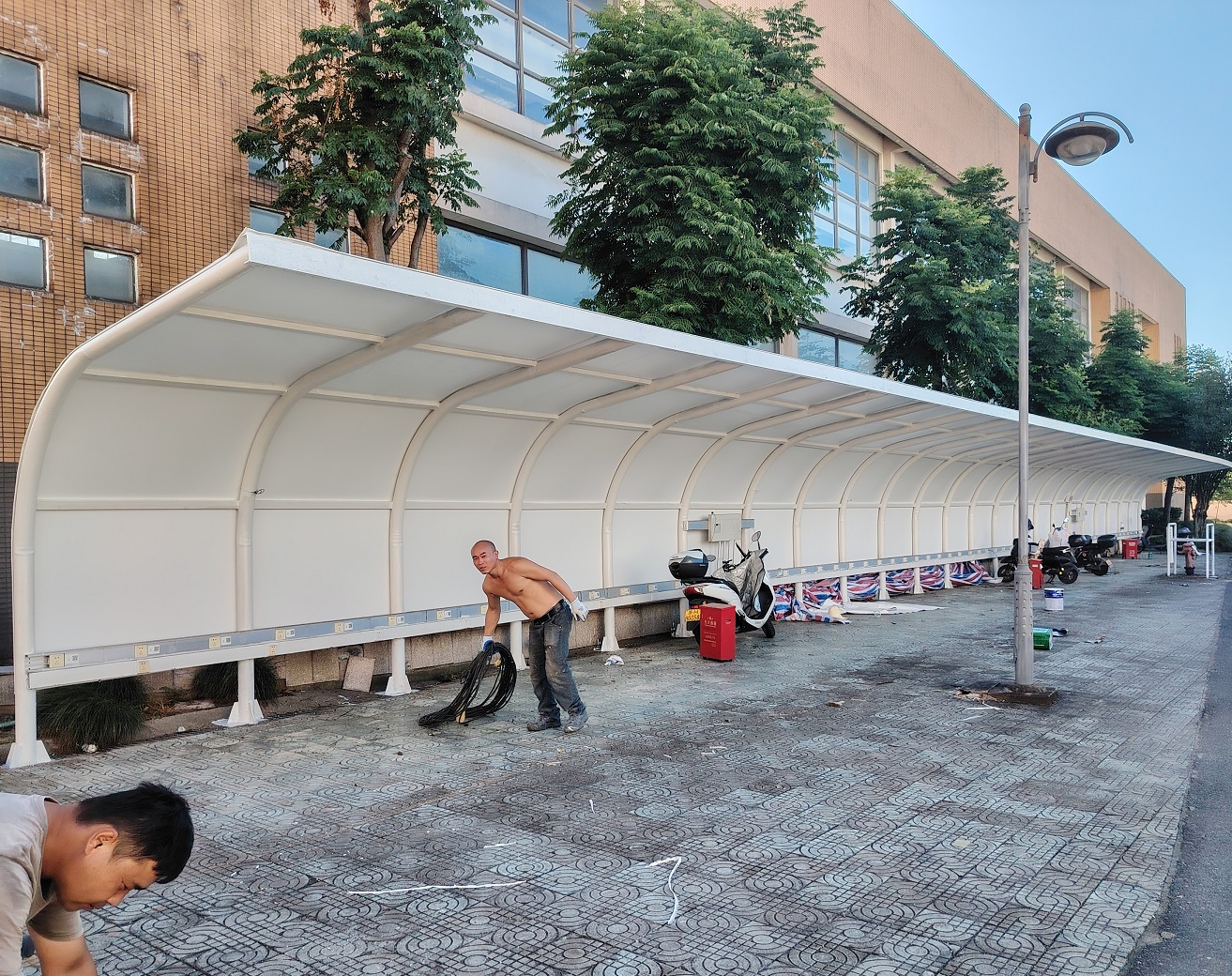 南京市秦淮区石杨路小区停车棚案例